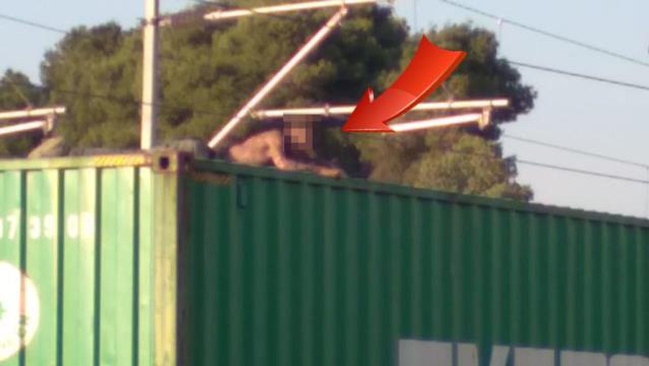 Fotoğraf aşkına çıktığı trenin üzerinde akıma kapılan 14 yaşındaki genç, yaşam mücadelesi veriyor