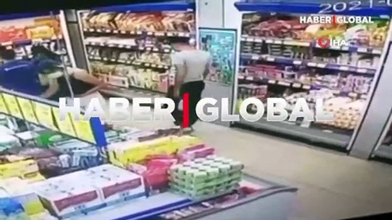 Markette alışveriş yapan kadının gizli fotoğrafını çeken şüpheli aranıyor