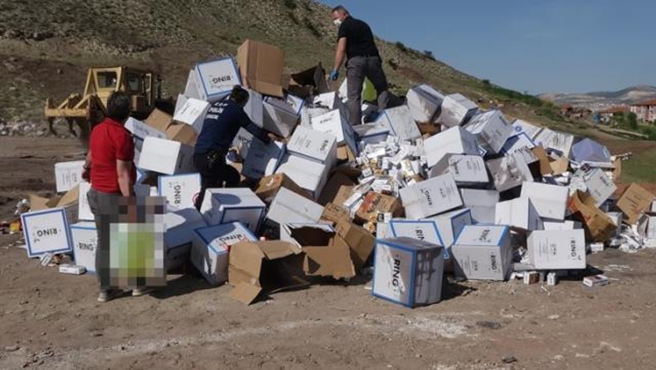 Piyasa değeri 10 milyon TL olan kaçak içki ve sigaralar yakılarak imha edildi