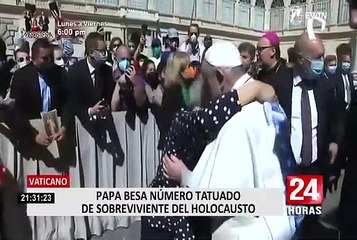 Papa Francisco besó número que le tatuaron a víctima del Holocausto