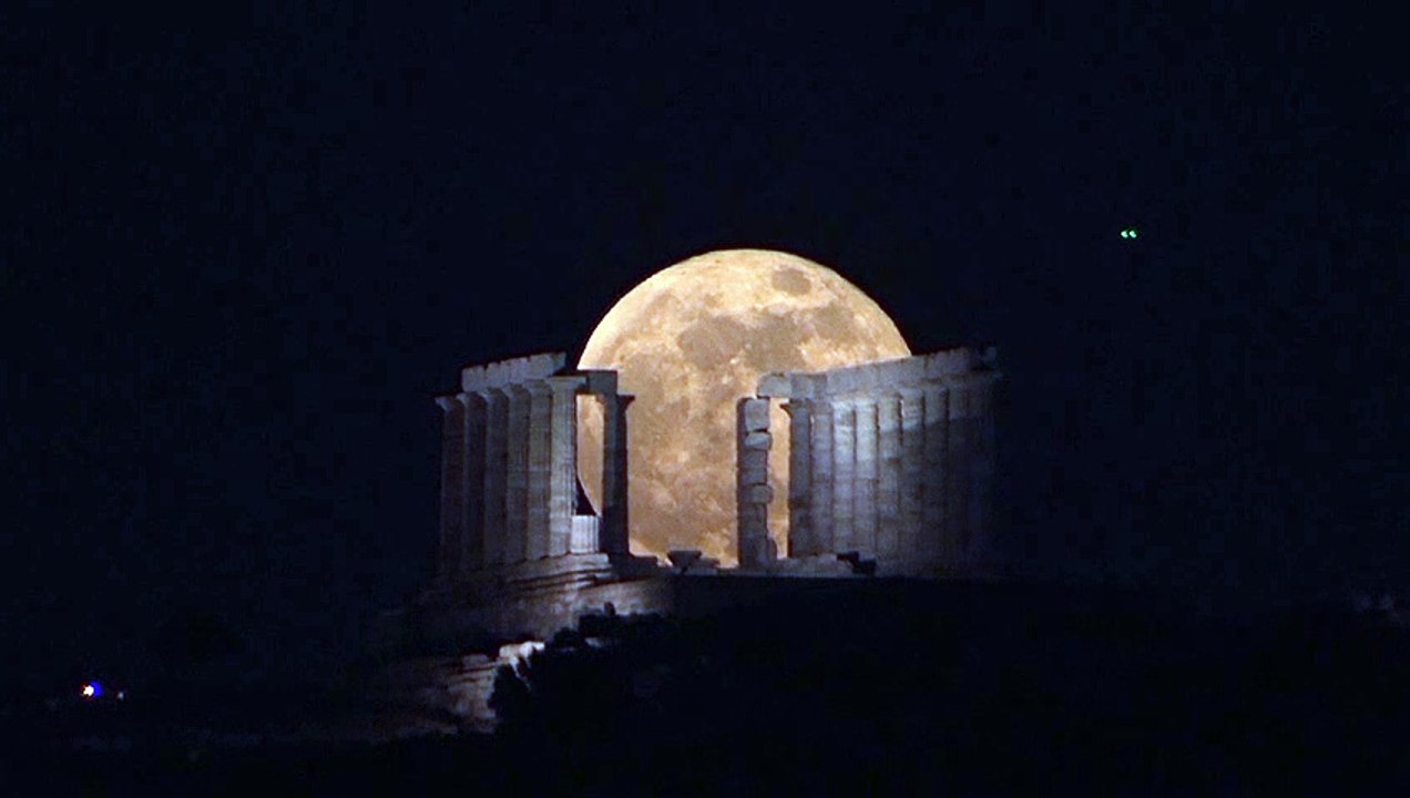 Noite de Super Lua surpreende e encanta