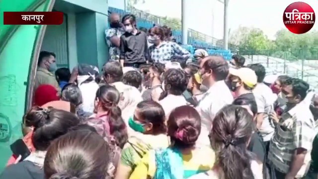 ग्रीन पार्क में कोविड-19 वैक्सीनेशन मेगा सेंटर, सोशल डिस्टेंसिंग की उड़ी धज्जियां, लगा शिकायतों का अंबार