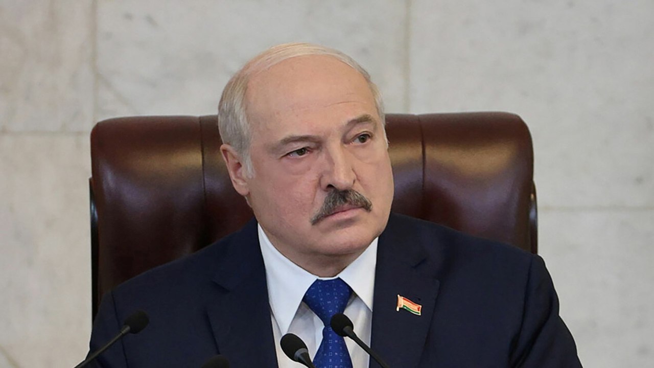 Lukashenko defends Belarus flight diversion, de...