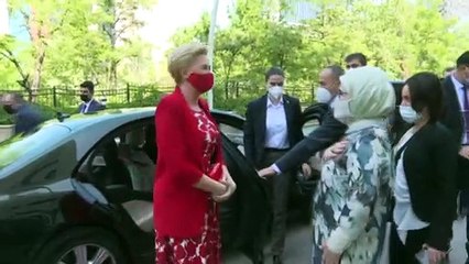 ANKARA - Emine Erdoğan, Polonya Cumhurbaşkanı Duda'nın eşi Agata Kornhauser Duda ile PIKTES Ofisi'ni ziyaret etti
