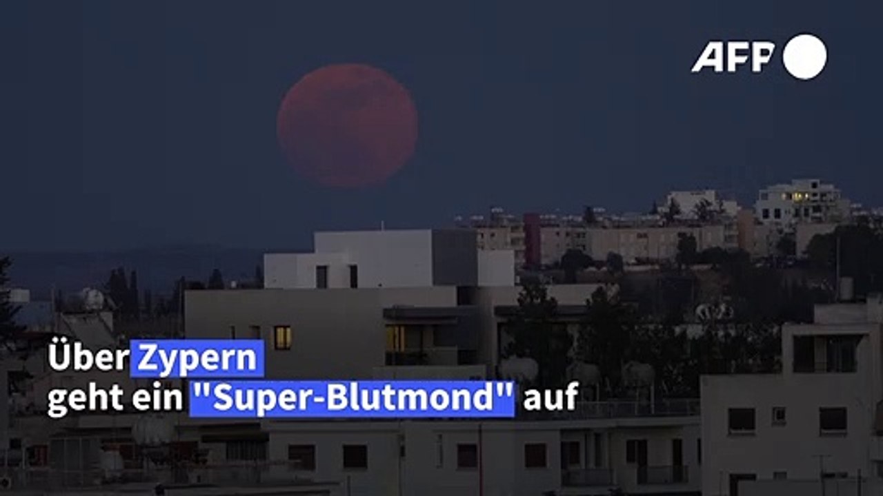 "Super-Blutmond" begeistert Himmelsgucker