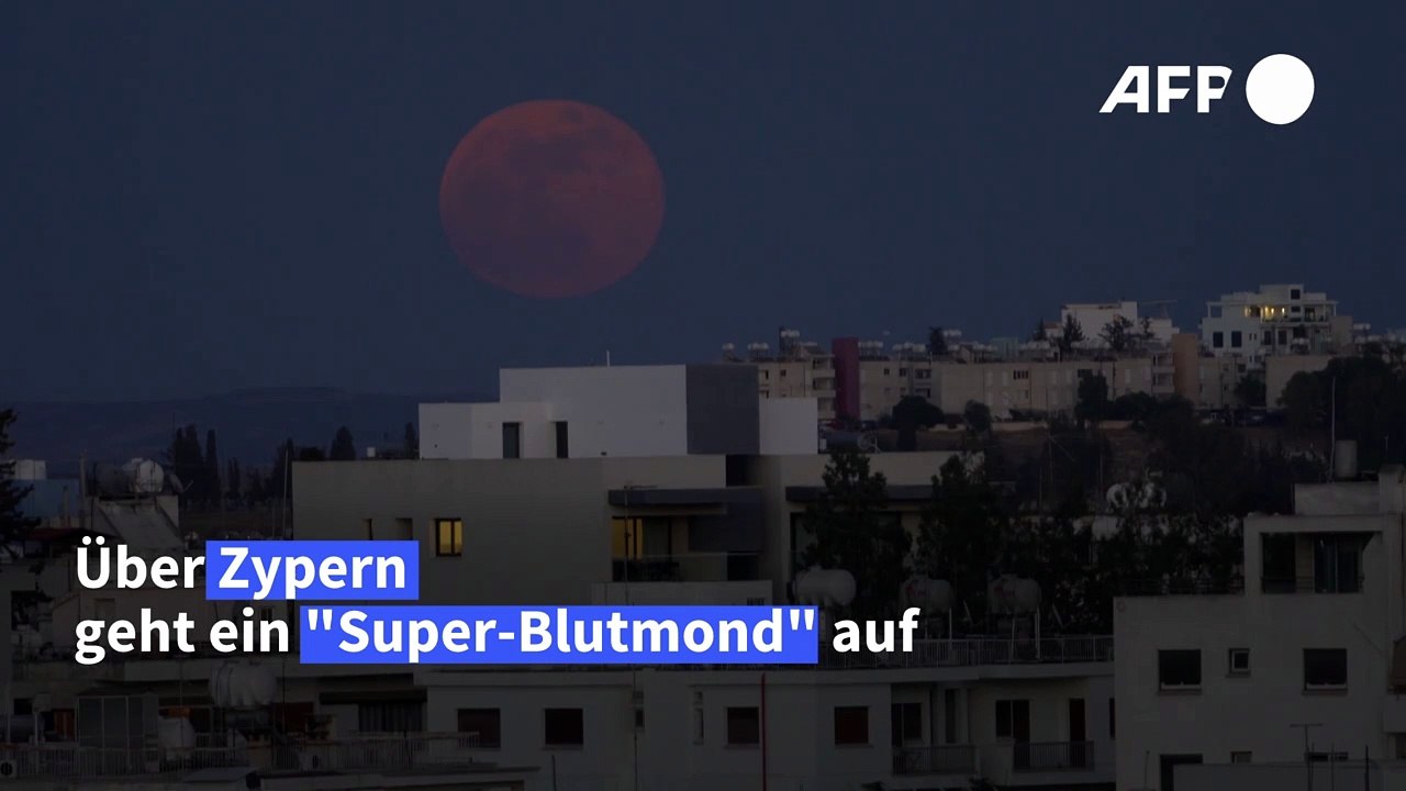 'Super-Blutmond' begeistert Himmelsgucker