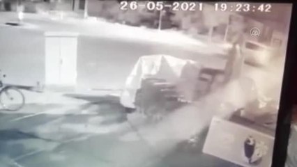 Hafif ticari aracın çarptığı elektrikli bisikletin sürücüsü öldü