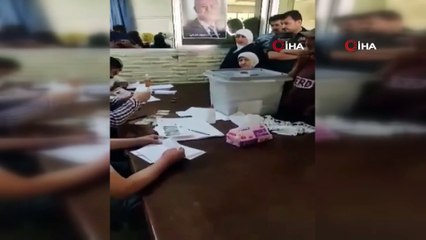 - Suriye’de “demokratik” seçim- Görevliler sivillere hazır oy kağıtları verdi