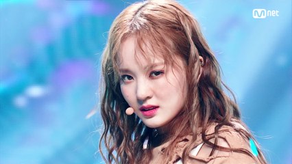 당찬 신인 '핫이슈(HOT ISSUE)'의 '그라타타(GRATATA)' 무대