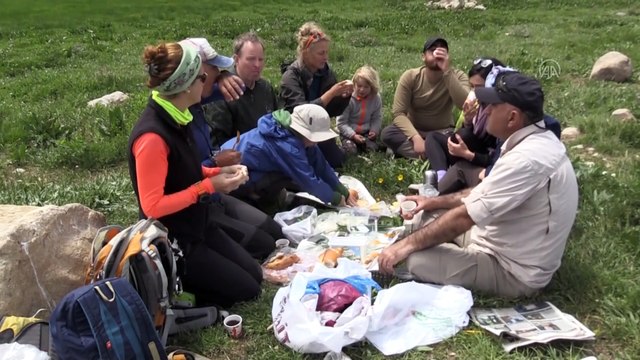 HAKKARİ - Hakkari'nin tarihi ve doğal güzellikleri yerli ve yabancı turistleri cezbediyor