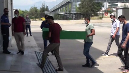 Acılı babanın en ağır yükü...  2 yaşındaki çocuk su dolu kovaya düşerek boğuldu