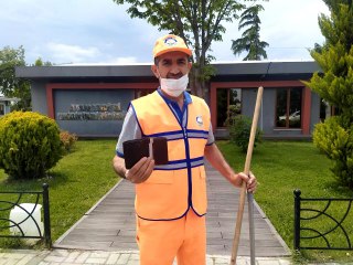 Avcılar'da temizlik işçisi 5 ayda ikinci kez cüzdan buldu