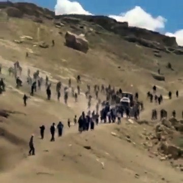 Van'da mermer ocağına karşı eylem yapan köylülere, asker ve korucular ateş açarak müdahale etti