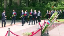 - Bakan Selçuk, Bakü’de Haydar Aliyev'in mezarı ile şehitlikleri ziyaret etti- Selçuk, Azerbaycanlı mevkidaşı Amrullayev ile görüştü