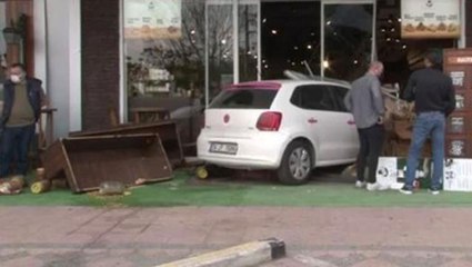 Fren ile gazı karıştıran sürücü az kalsın faciaya neden oluyordu