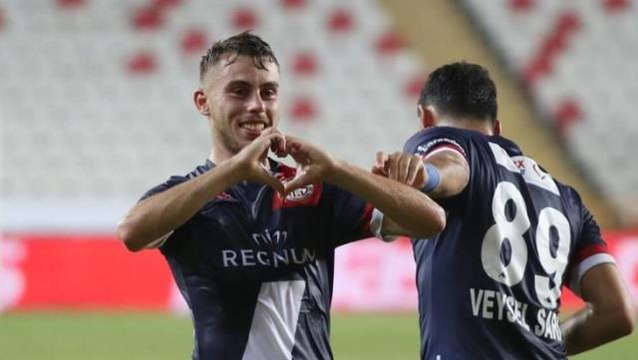 Gökhan Gönül'ün yerine Antalya'nın 2000 doğumlu sağ beki Bünyamin geliyor