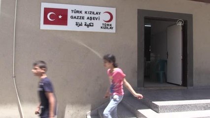Türk Kızılay, saldırılarda zarar gören Gazzelilerin yaralarını sarmak için çalışıyor
