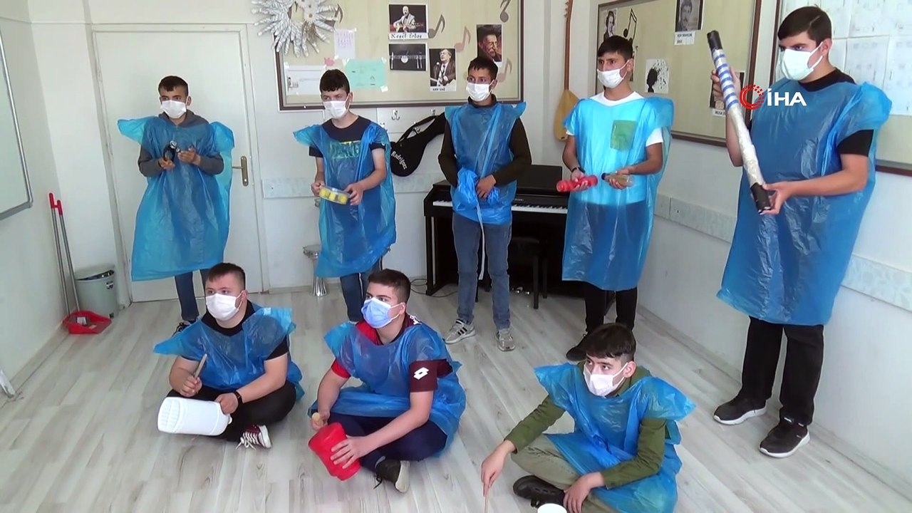 Özel eğitim öğrencileri, çevre bilinci için plastik enstrümanlarla ritim tuttu