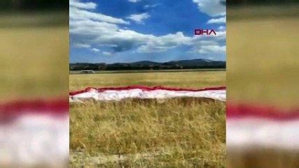 Kanadalı paraşütçü ekili tarlaya indi, Burdurlu çiftçinin sözleri viral oldu