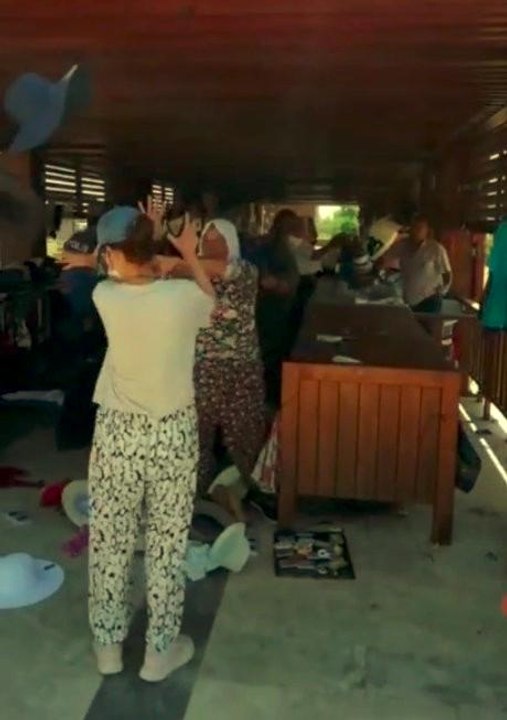 Son dakika haber: Antik kentte satış yapan kadınların yer kavgasına polis müdahale etti