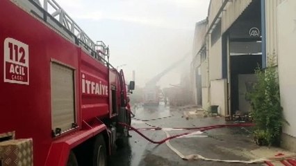 MERSİN - Madeni yağ fabrikasında çıkan yangına müdahale ediliyor (2)