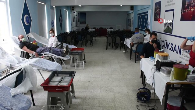 Esnaf ve vatandaşlardan Kızılay'dan kan desteği