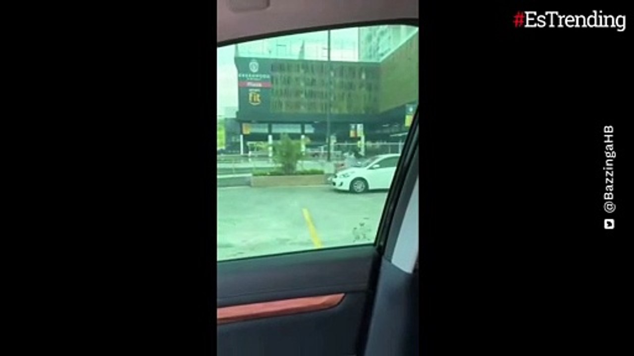 Mujer le reclama a gritos a su supuesta pareja tras verlo con otra persona