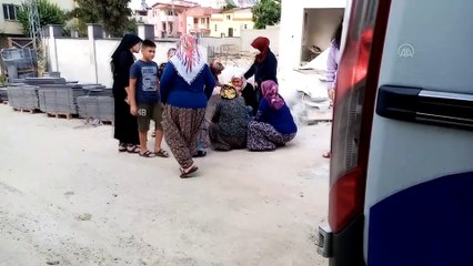 Adana'da 3 katlı inşaatın damından düşen kişi yaralandı