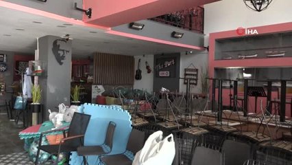 Kuşadası'nda esnaf dört gözle açılacağı günü bekliyor