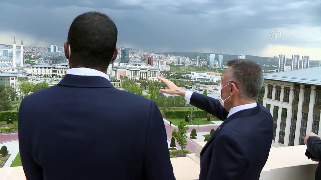 ANKARA - Cumhurbaşkanı Yardımcısı Oktay, Sudan Egemenlik Konseyi Başkan Yardımcısı Dagalo'ya Külliye'yi gezdirdi