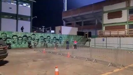 Torcedores da Chapecoense protestam após derrota na final do Catarinense