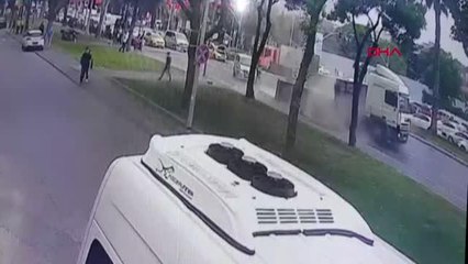 VATAN CADDESİ'NDE TONLARCA AĞIRLIKTAKİ BETON BLOK KALDIRIMA DÜŞTÜ