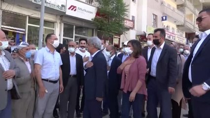 HDP Eş Genel Başkanı Mithat Sancar esnafı ziyaret etti
