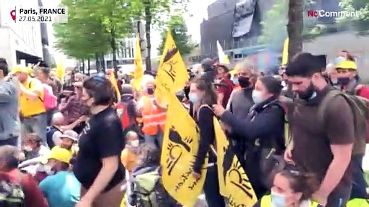 Mit stroh & gummistiefeln gegen agrarpolitik