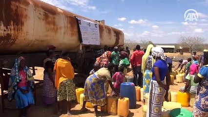 O Afrika ülkesinde 300 bin kişi bir yudum su bekliyor!