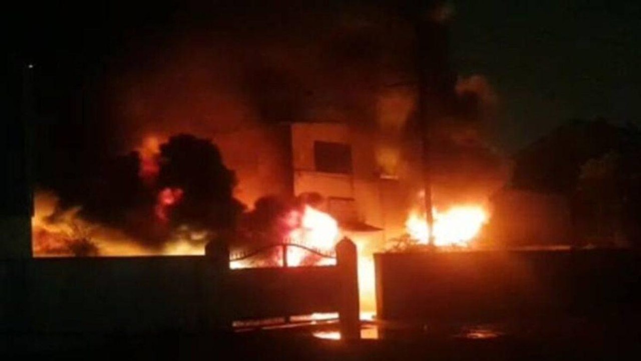 Fire in J&K chemical factory,Air Force busy in extinguishing