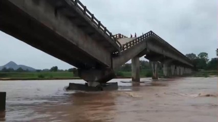 Jharkhand: Bridge broken after storm due to illegal mining!