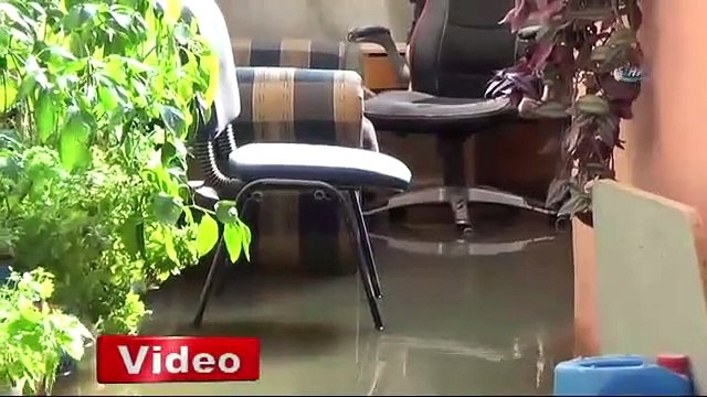 Tıkanan kanalizasyon evleri perişan etti