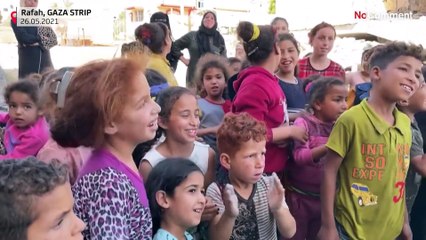 Bohócok a romok között