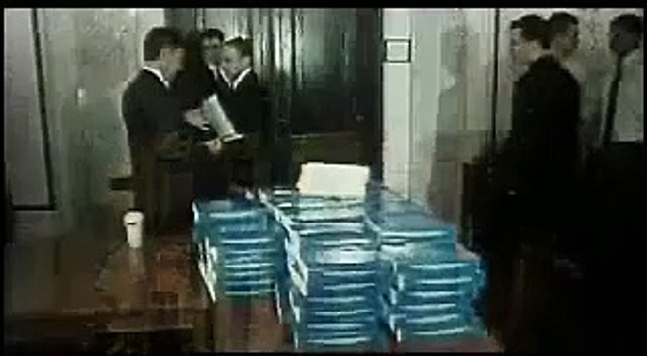 Fahrenheit 9/11 (Trailer HD)