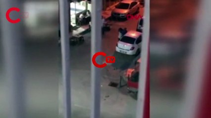 Sokak ortasında eski eşini dövdü, çevredekiler izlemekle yetindi