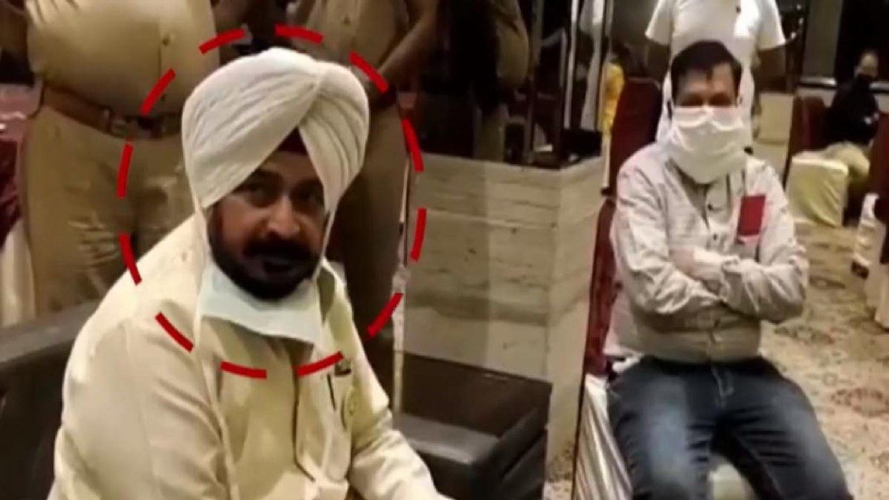 Punjab Minister violates corona guidelines