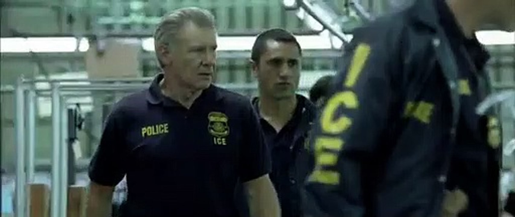 Crossing Over (Trailer HD)