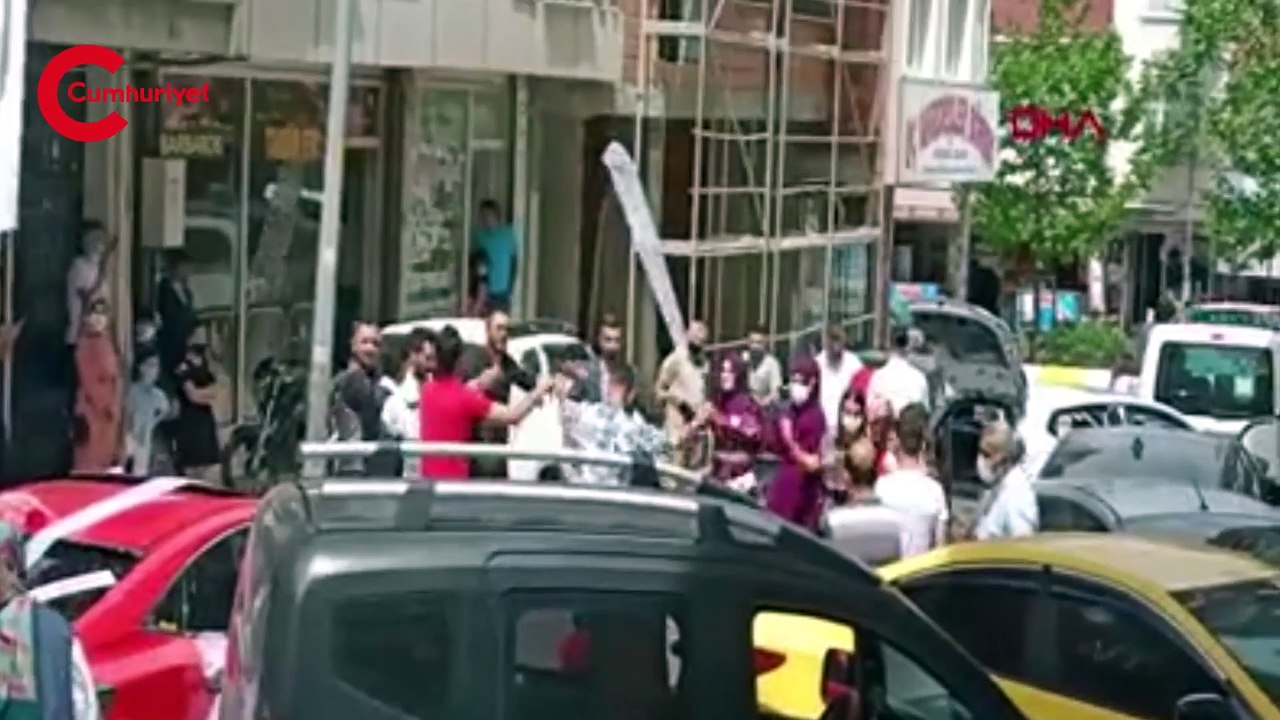 Esenyurt’ta gelin almaya giden damat ve ailesinden maskesiz halay