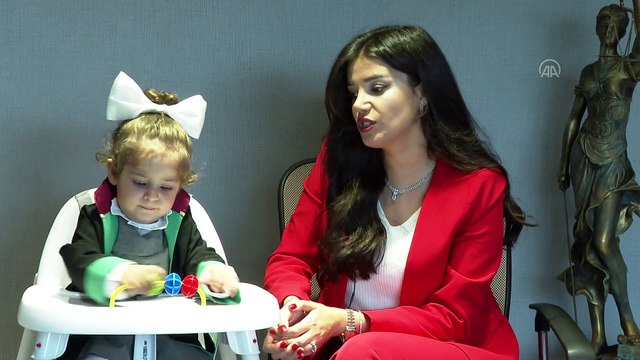 İSTANBUL - 'Minik avukat' giydiği cübbesiyle duruşmada avukat annesine eşlik etti