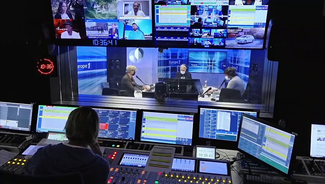 "Comme un avion sans elle" et "Le choeur des femmes" : les BD recommandées par Mathieu Charrier