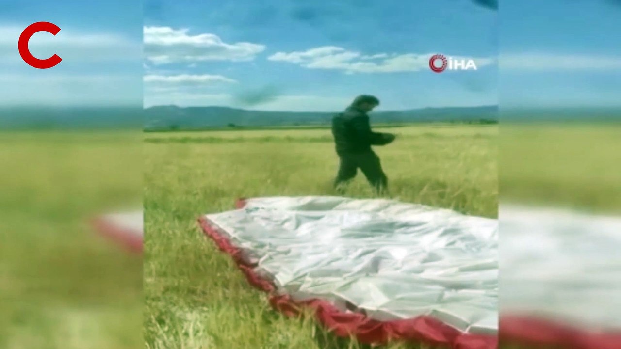 Kanadalı paraşütçü ekili tarlaya indi, çiftçinin sözleri gülmekten kırdı geçirdi