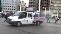 Taksim Camii çevresi gül suyu ile yıkandı