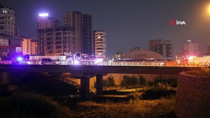 Mersin'de kontrolden çıkarak dereye düşen aracın sürücüsü yaralandı