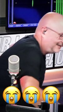 Cauet se moque une nouvelle fois de Loana et de ses problèmes de santé en direct sur NRJ